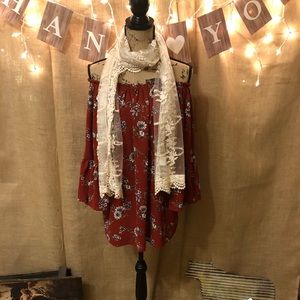 ON OR OFF SHOULDER BLOUSE RUST COLOR W/FLORAL S/M